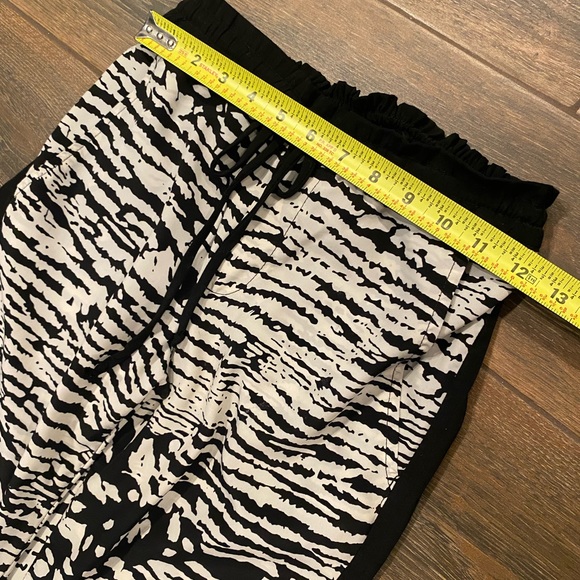 Harlowe & Graham Drawstring Pant/Trouser. Gently Used. Size SMALL - Picture 8 of 11